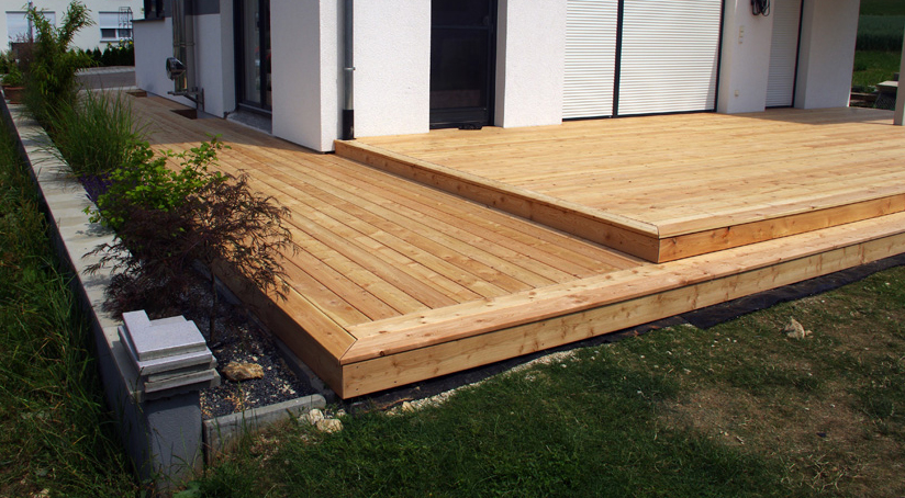 Eine Terrasse aus Holz